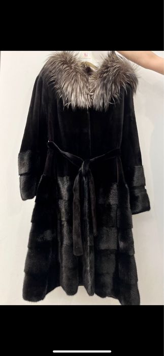 Роскошная норковая шуба с воротником из натурального песца.