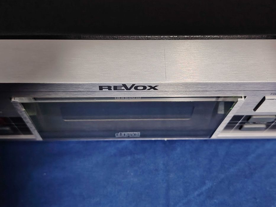 REVOX B 225 Compact Disc Player, cu defect muzica se aude cu barait.