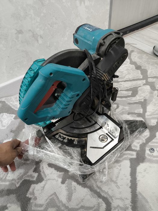 Торцовочная пила по дереву 255