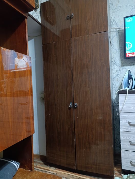 Продам два шкафа от стенки для хранения вещей.