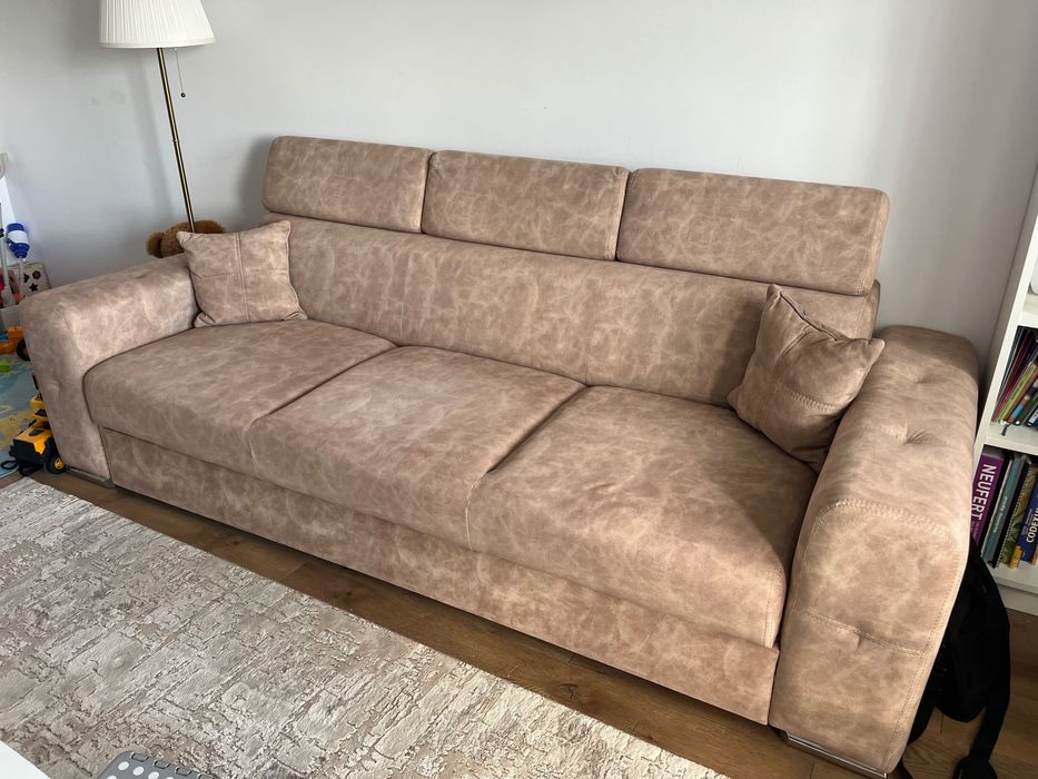 Vând canapea și fotoliu