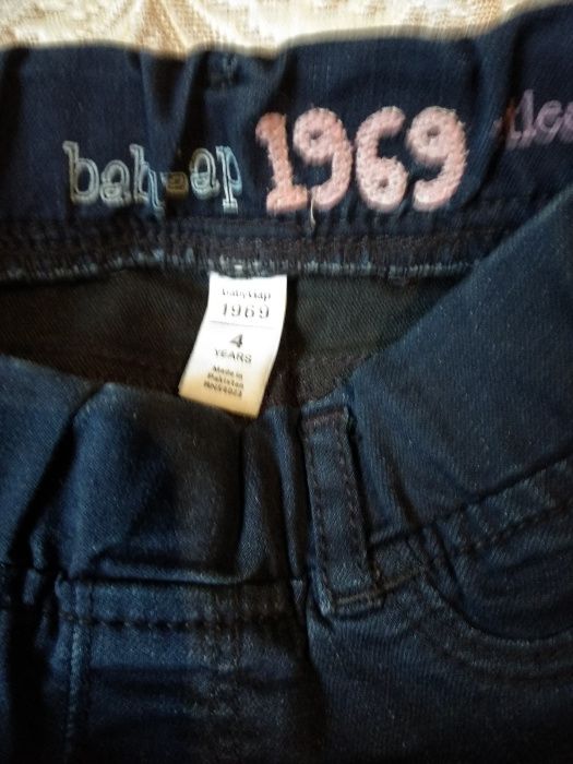 Фирменные джинсы на девочку 4г ( GAP)