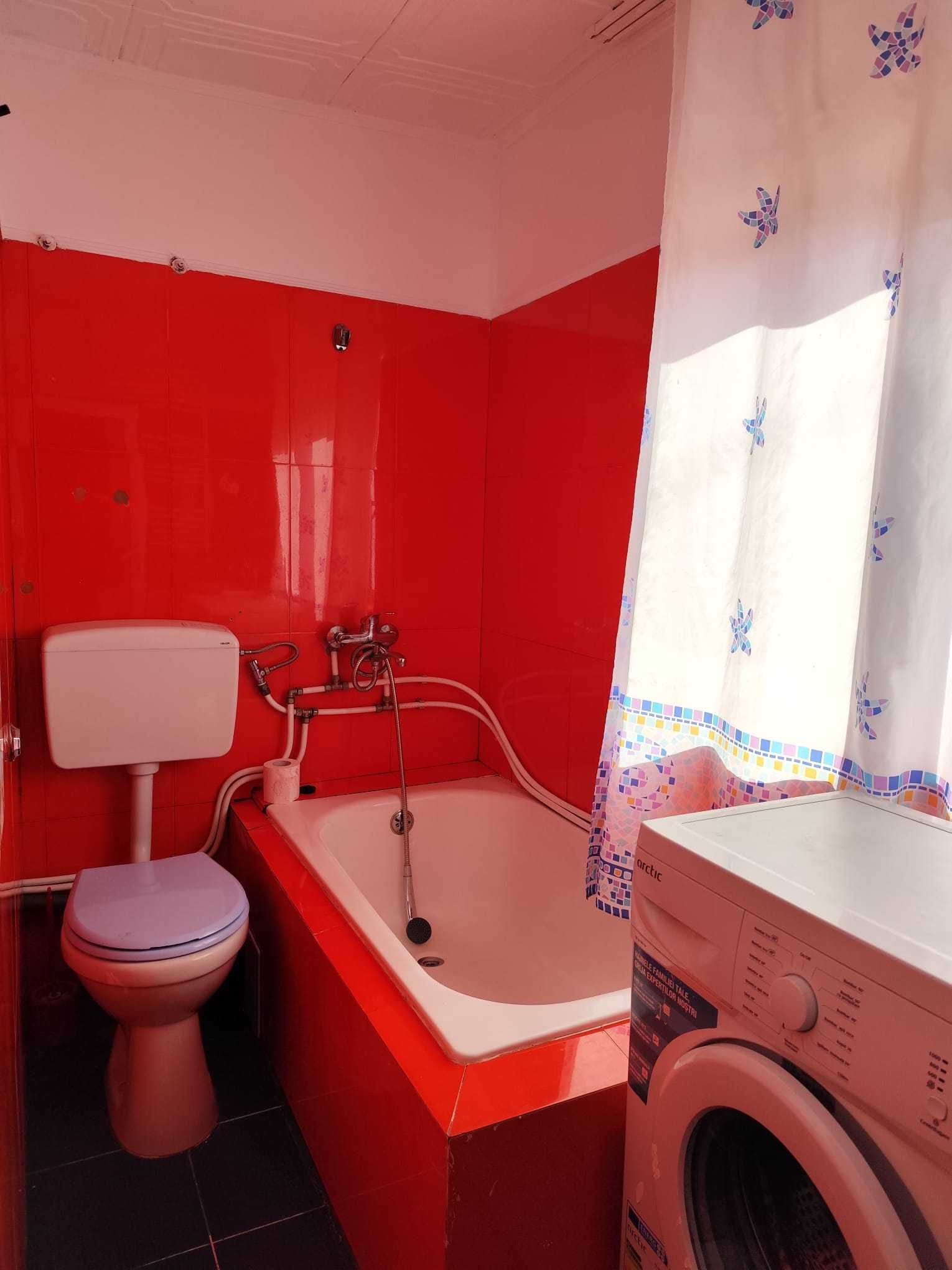se inchiriaza apartament 2 camere la casa