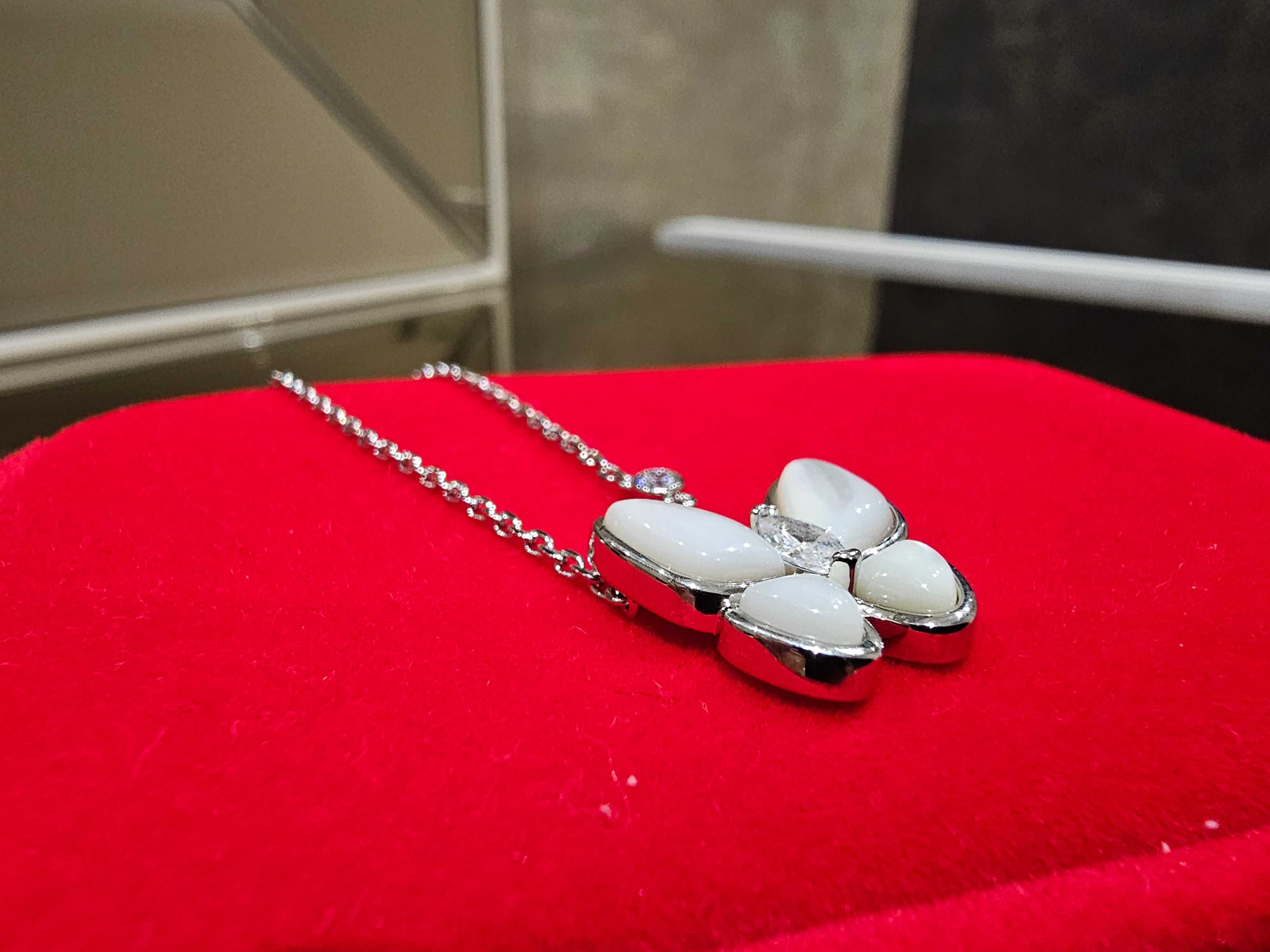 Van Cleef & Arpels VCA Silver Mother Pearl Two Butterfly Дамско Колие