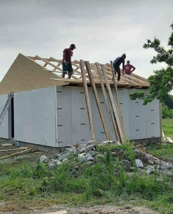 Facem containere pe structura metalica