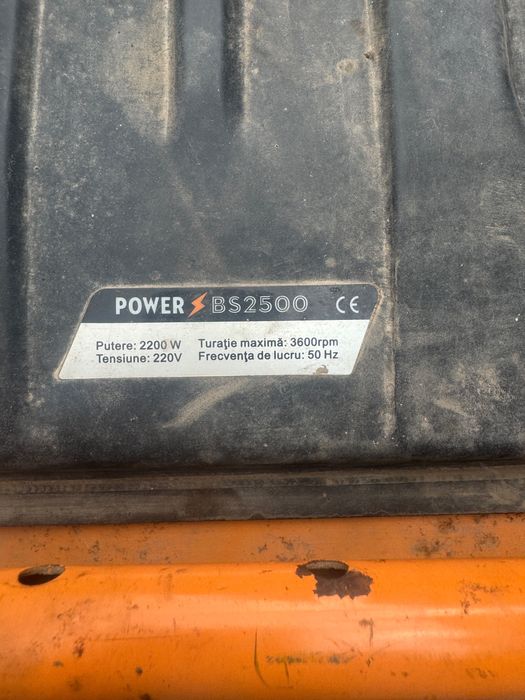 Vând generator 2500 w