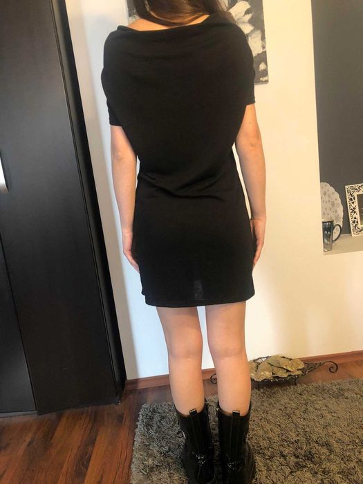 Черна рокля със златни декорации размер S/M