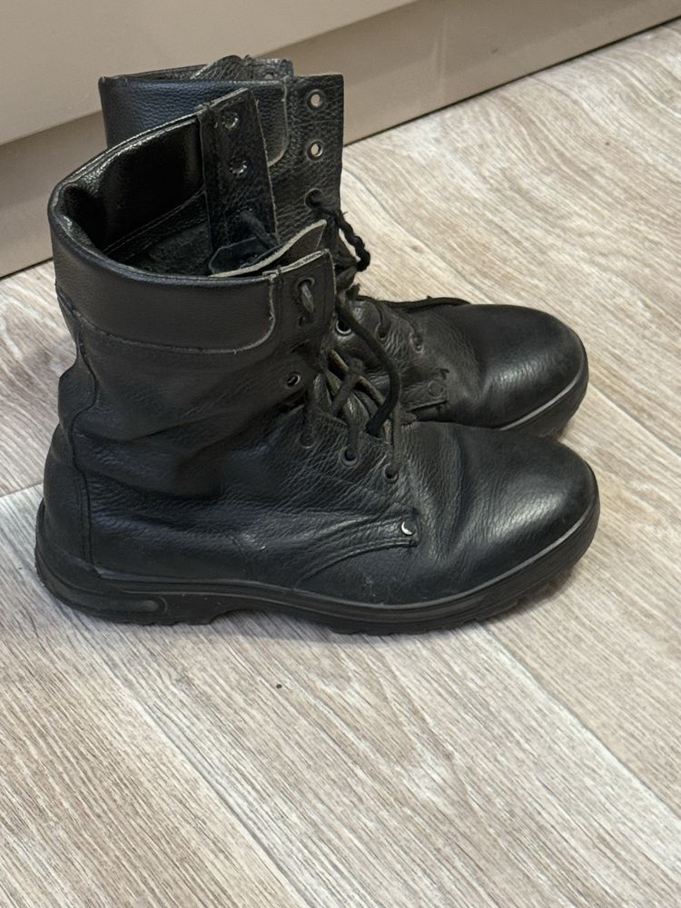 Продам берцы, размер 41-42