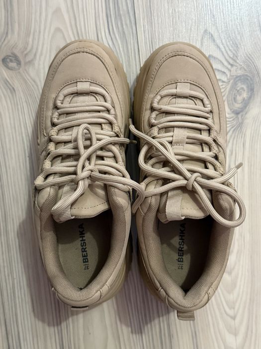 Бежови кецове Bershka