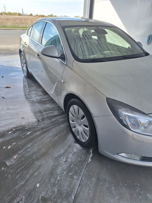 Vând Opel insignia