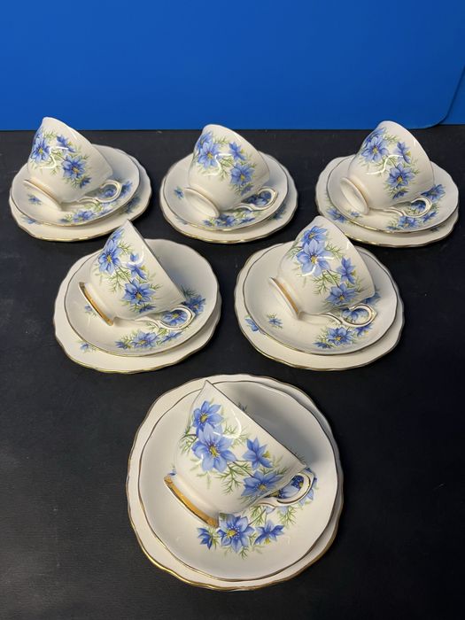 Колекционерски,порцеланов сервиз за кафе-6 тройни сета