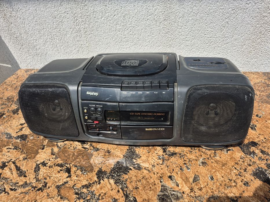 Radio Casetofon cu CD marca Sanyo,model MCD 216L,made in Germany