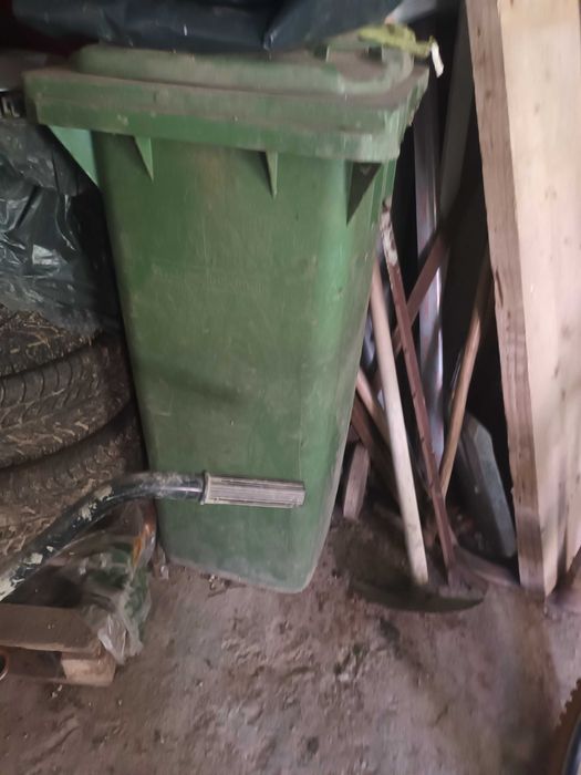 Vand 2 pubele de gunoi