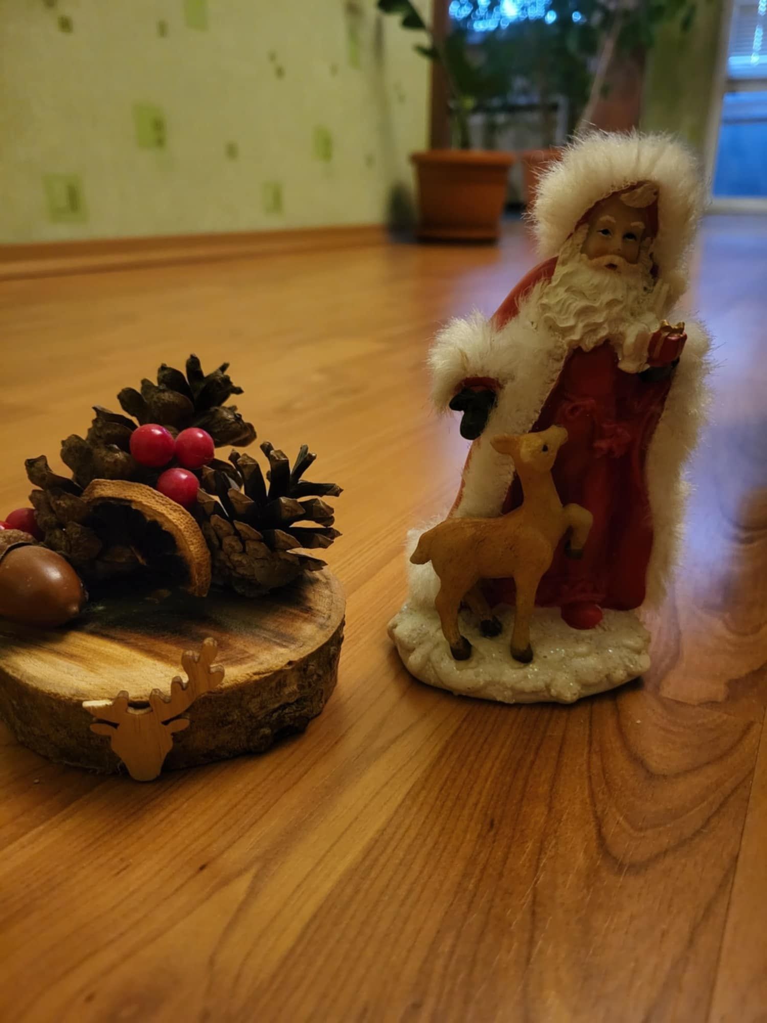 Коледни играчки продавам