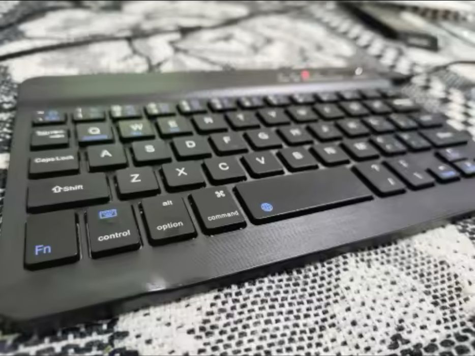 Tastatura wireless-bluetooth