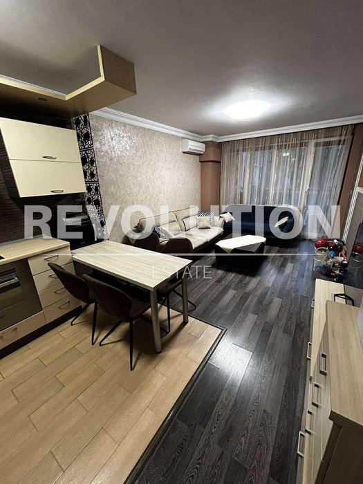 Тристаен апартамент в района на Възраждане 1!