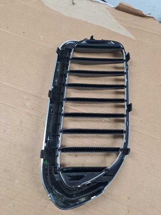 Grila radiator stanga Bmw seria 5 G30 G31