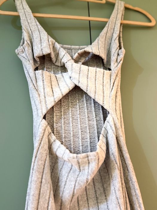 Сива дълга рокля с цепка