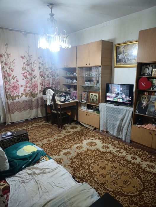 Спутник 17 да жойлашган 3 хонали хонадон — 1-қават, ҳовлиси билан,