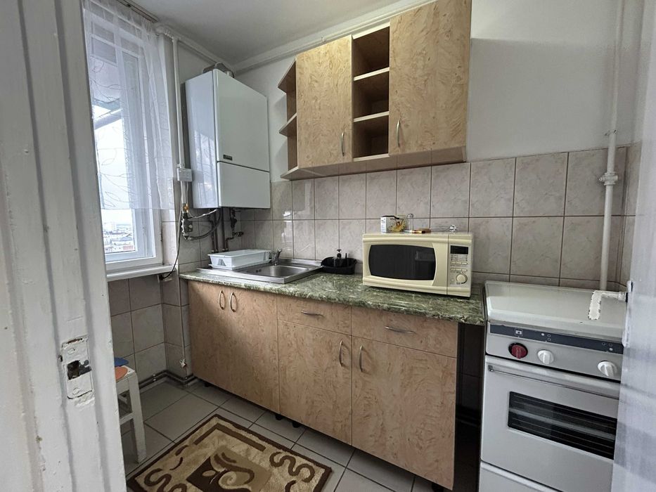 Ultracentral, inchiriez apartament cu o camera, mobilat si utilat