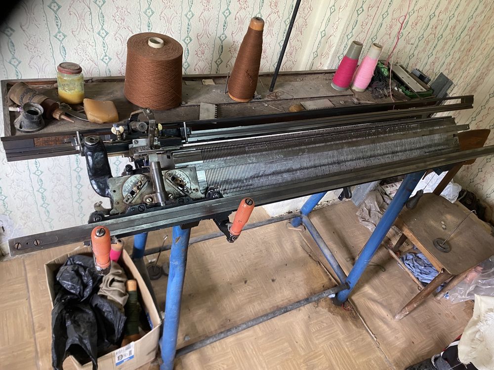 Плетачни машини в работещо състояние 3 броя.