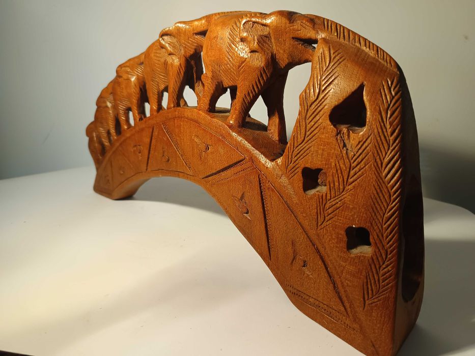 Grup statuar cu elefanti  sculptat  manual din lemn de teak. 41cm