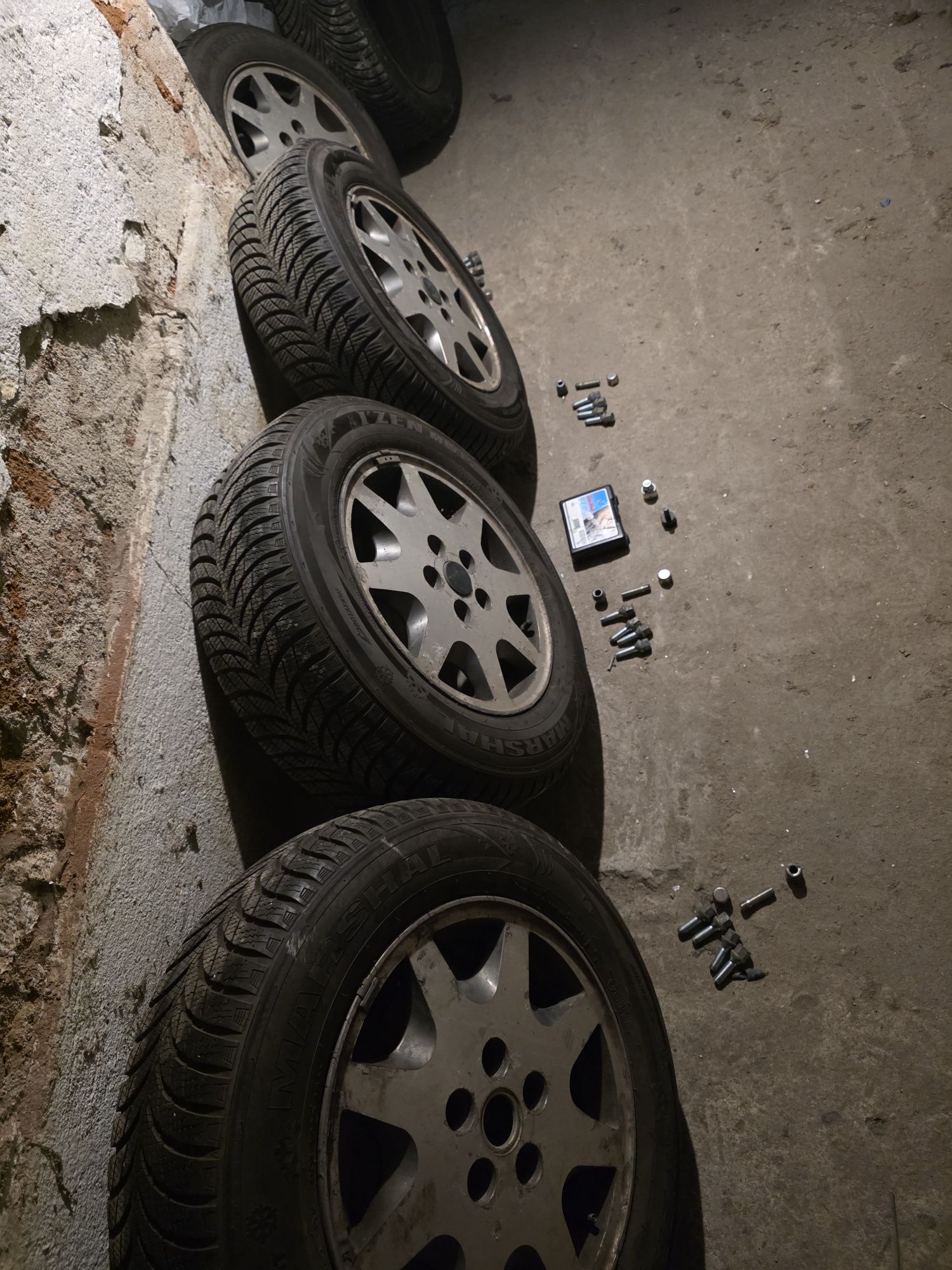 Зимни гуми 195/65/15 Marshal (Kumho), оригинални джанти Ланчия R15
