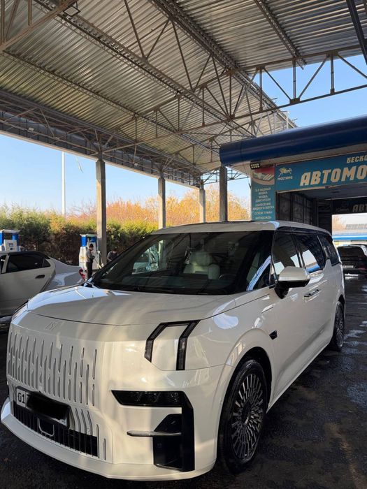 Zeekr 009 sotiladi naxt va nasiya savdoga