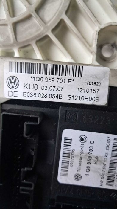motoras macara stanga fata VW Eos an 2009 cod 1Q0959793C / 1Q0959701E