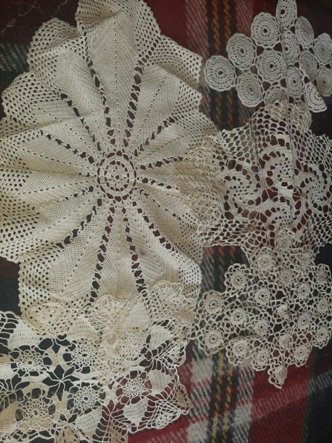 Различни видове плетени покривки.