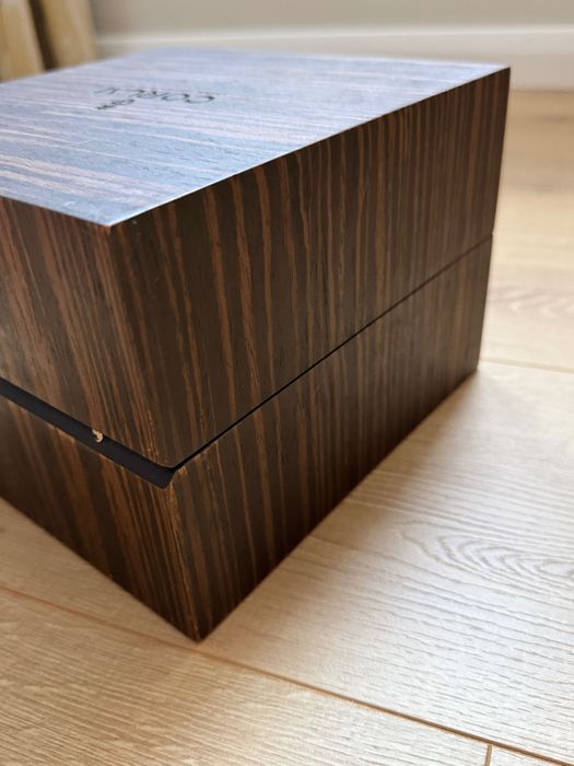 Corum кутия за часовник