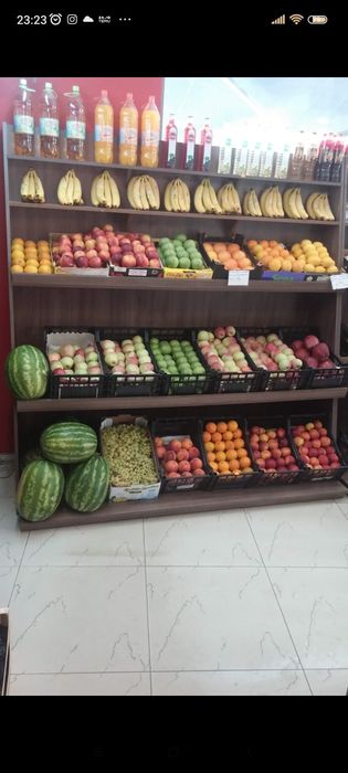 Продавам 2 бр.стелажи.