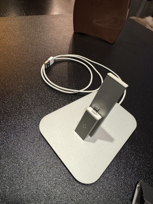 Support incarcare iPhone cablu lightning inclus