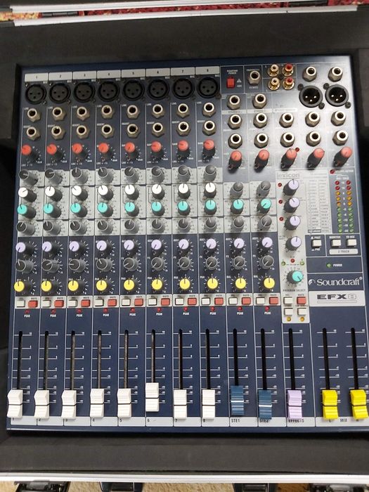 Продавам малък миксер марка Soundcraft 3 лентов еквалайзер