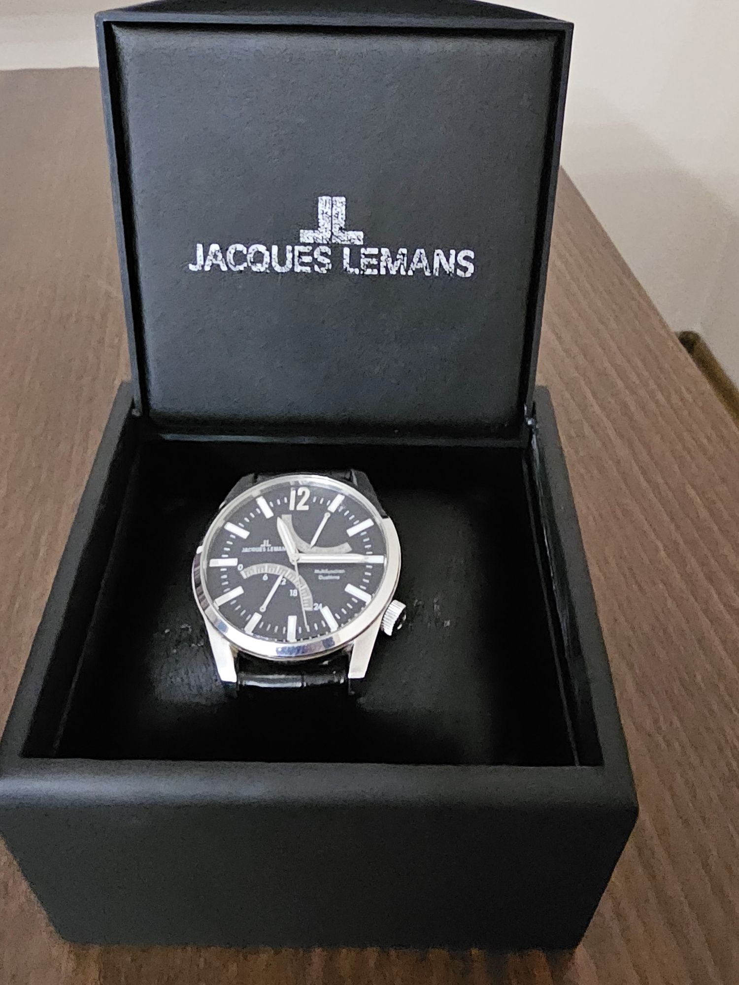 Часовник Jaques Lemans