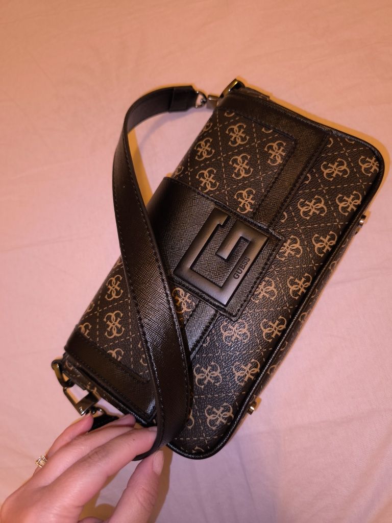 Дамска чанта  Guess