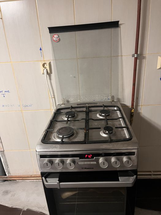 Aragaz Hansa cu cuptor electric