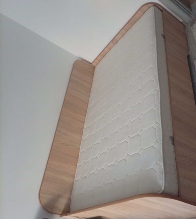 Vând pat 120/200 cu tot cu saltea!