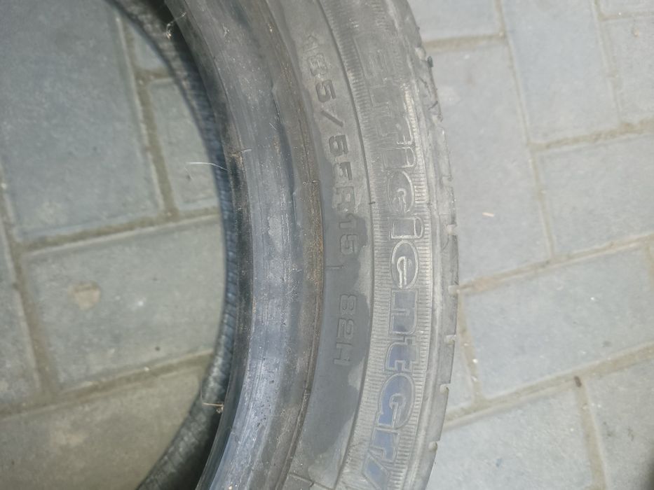 Vând 4 anvelope 185 55 r15