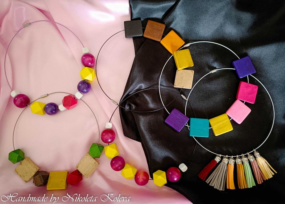 Дамски твърди колиета,ръчна изработка