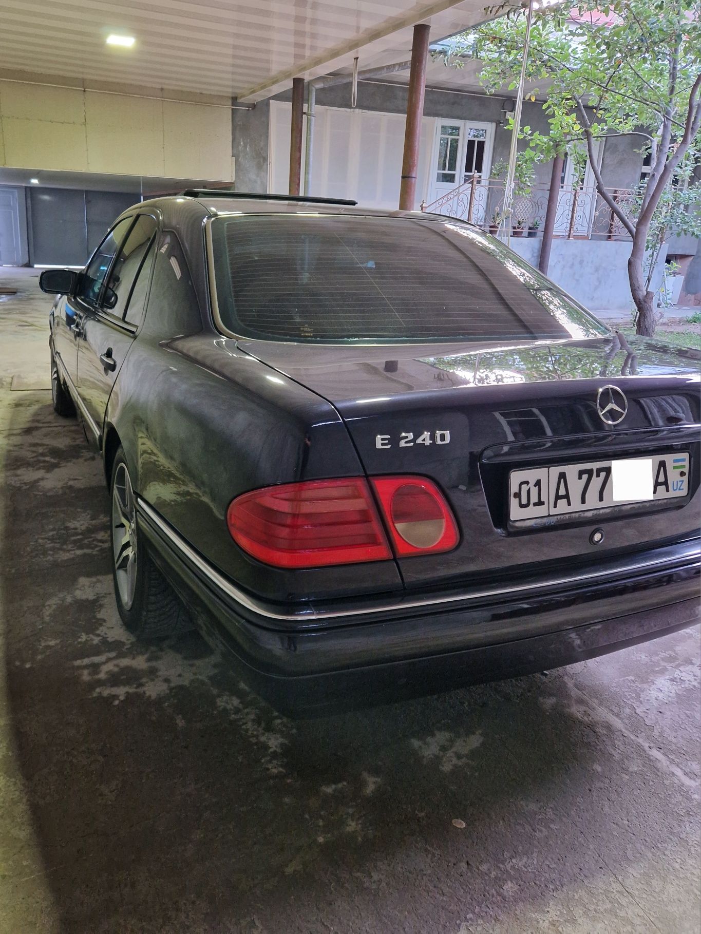 Mercedes-Benz W210