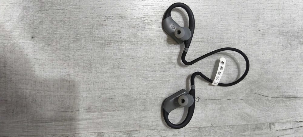 Продавам безжични блутут слушалки JBL