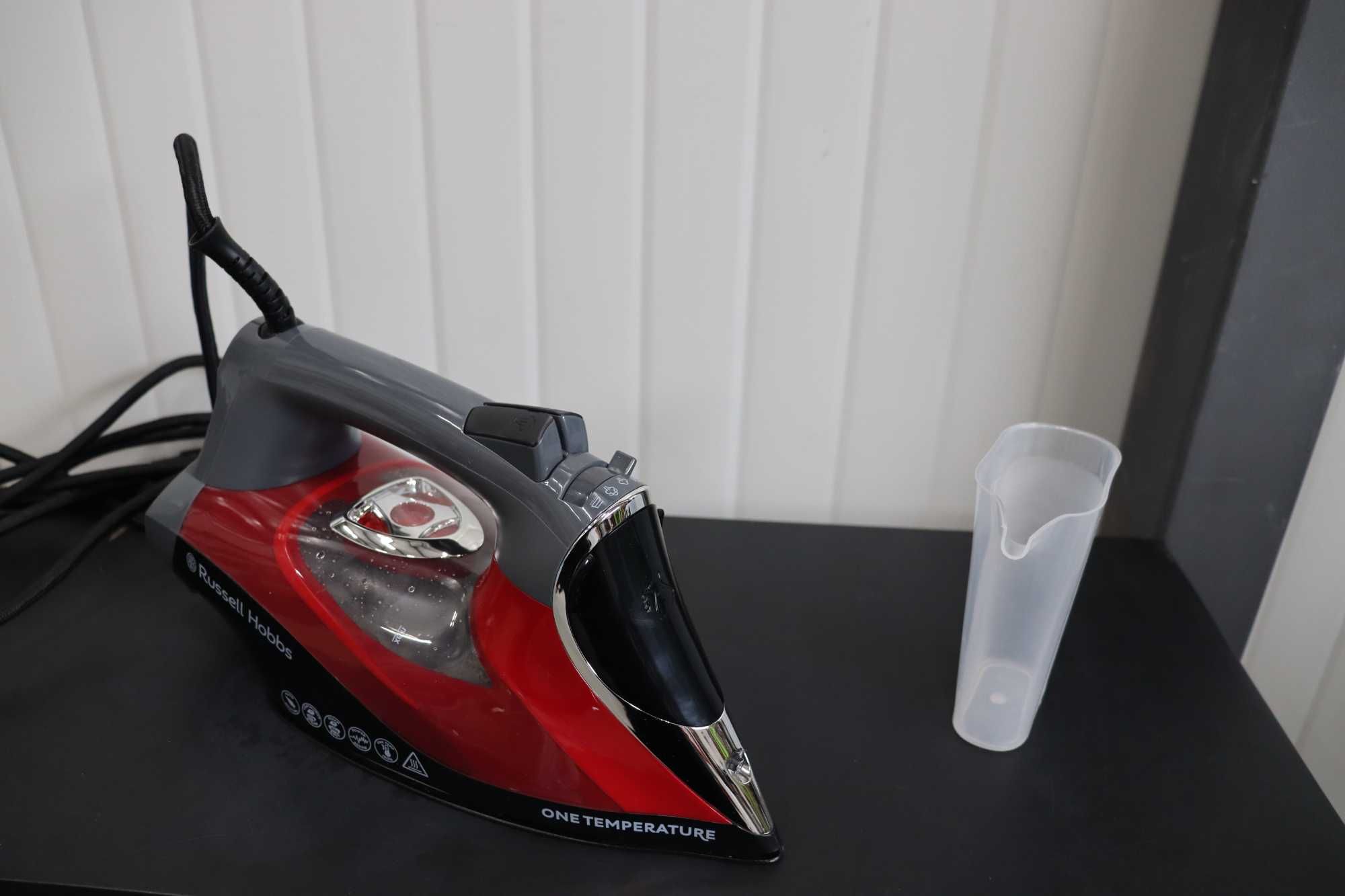 Ютия Russell Hobbs One Temperature Iron с лек дефект