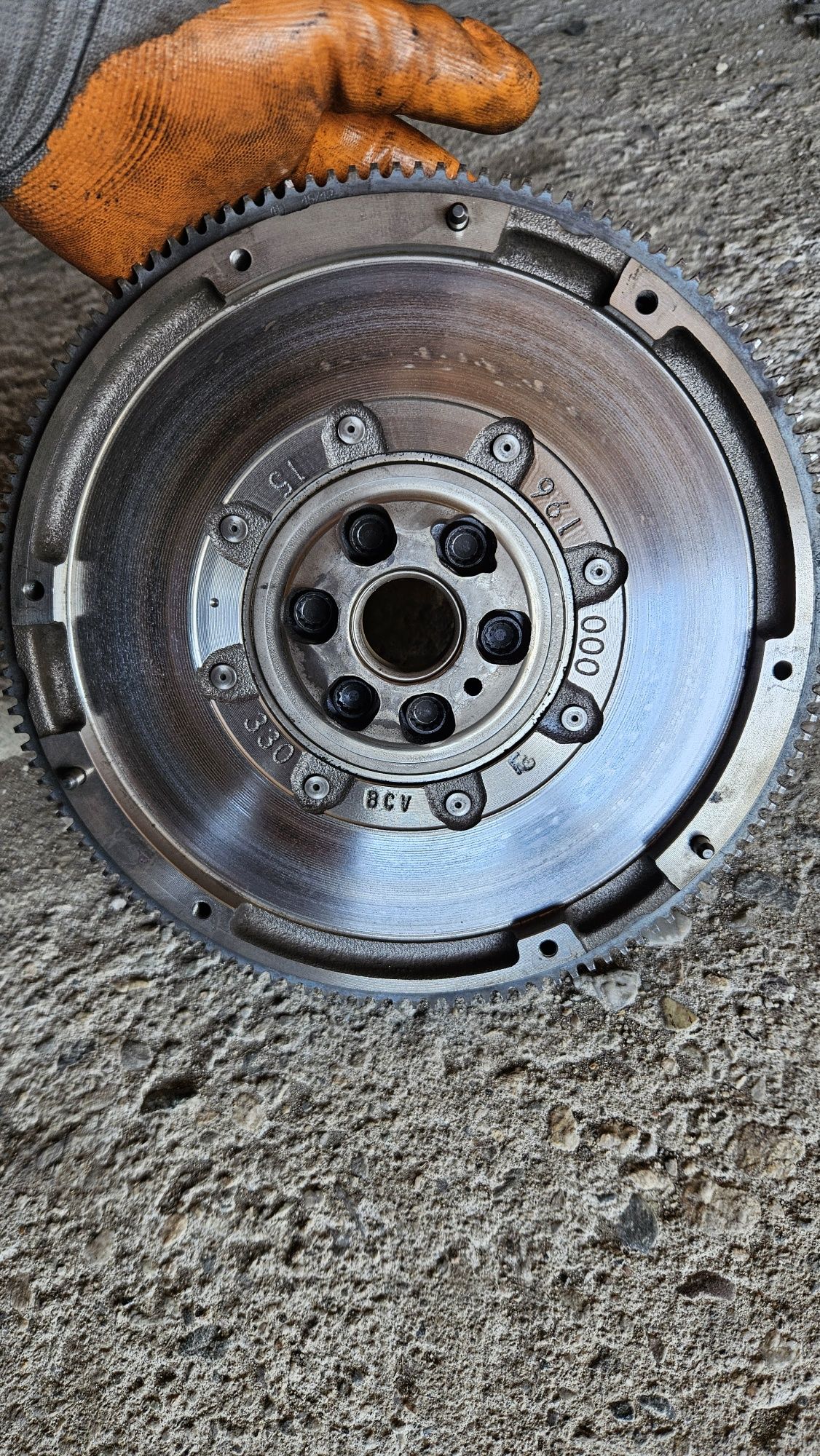 Демпферен маховик и Притескател за VW 1.9tdi - 105 коня