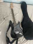 Fender Squier Strat-style (HSS конфигурация) и усилвател