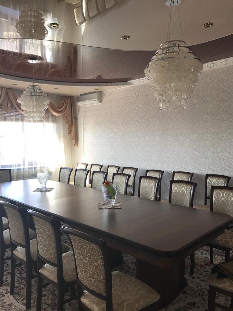Стол со стульями
