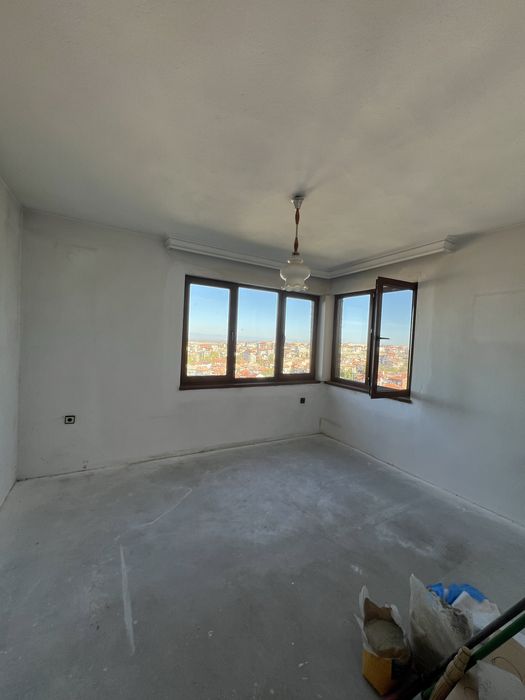 Многостаен с гараж и паркомясто