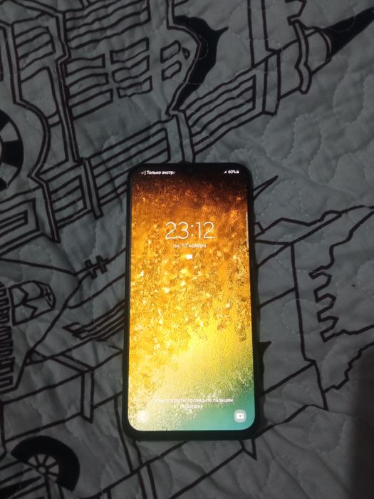 Телефон Самсунг а50