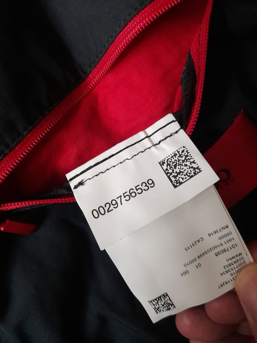 HUGO BOSS  мъжко яке M- L размер.