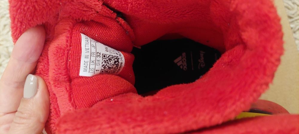 ADIDAS WinterPlay Disney Mickey ботуши като нови, оригинални, 32 номер